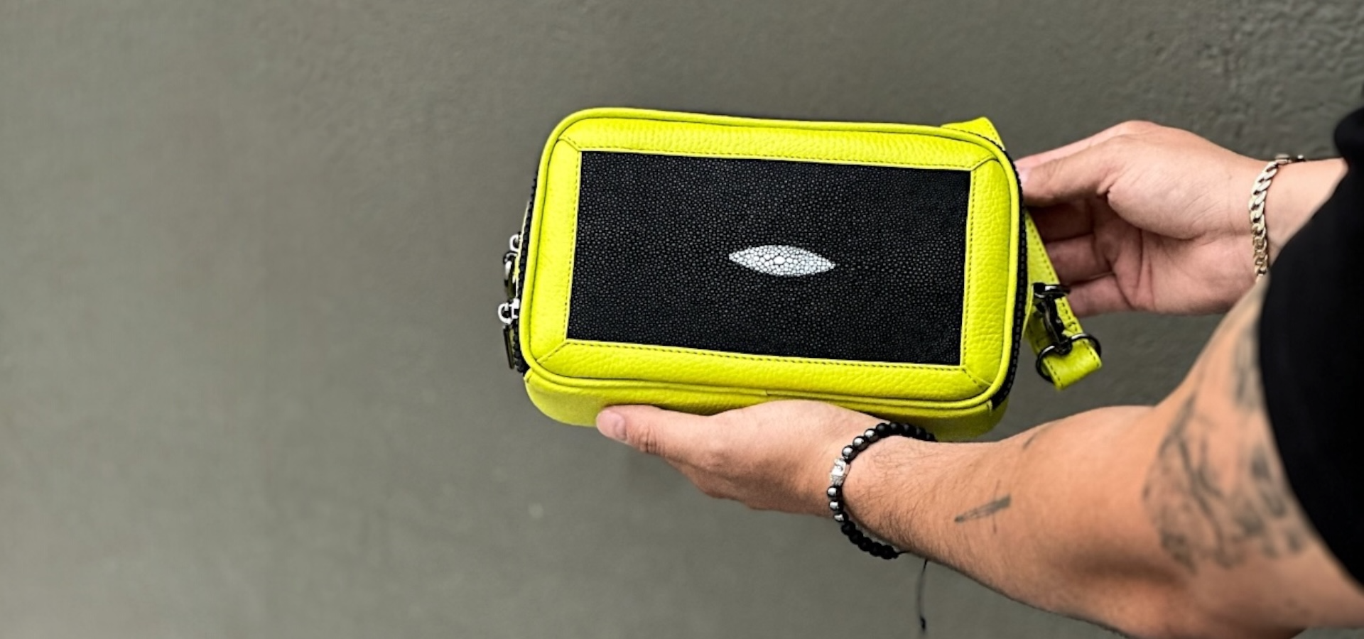 slider image slider_item_bmQRx4